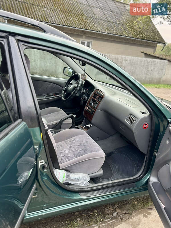 Универсал Toyota Avensis 2000 в Новоселице