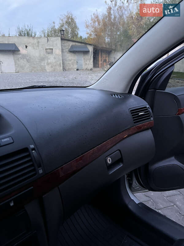 Лифтбек Toyota Avensis 2005 в Костополе