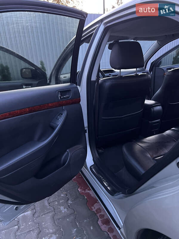 Лифтбек Toyota Avensis 2005 в Костополе