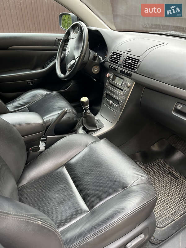 Универсал Toyota Avensis 2006 в Владимире