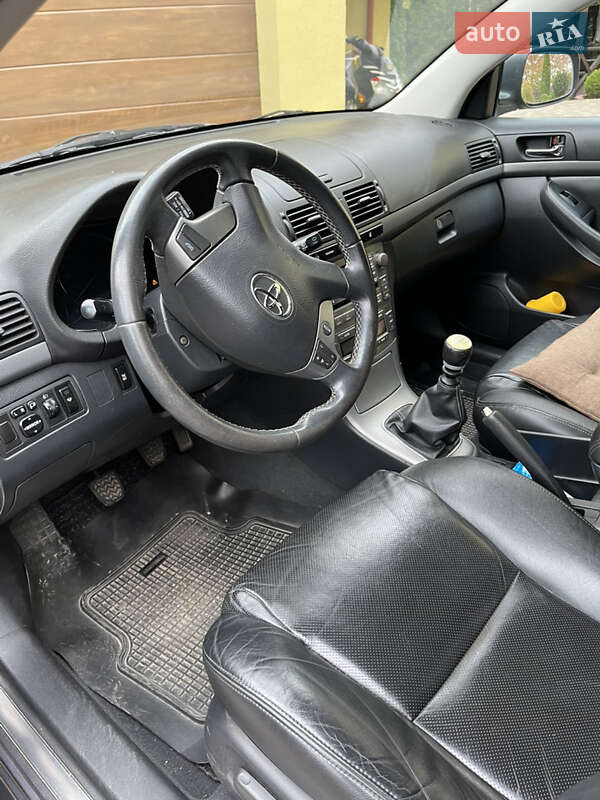 Универсал Toyota Avensis 2006 в Владимире