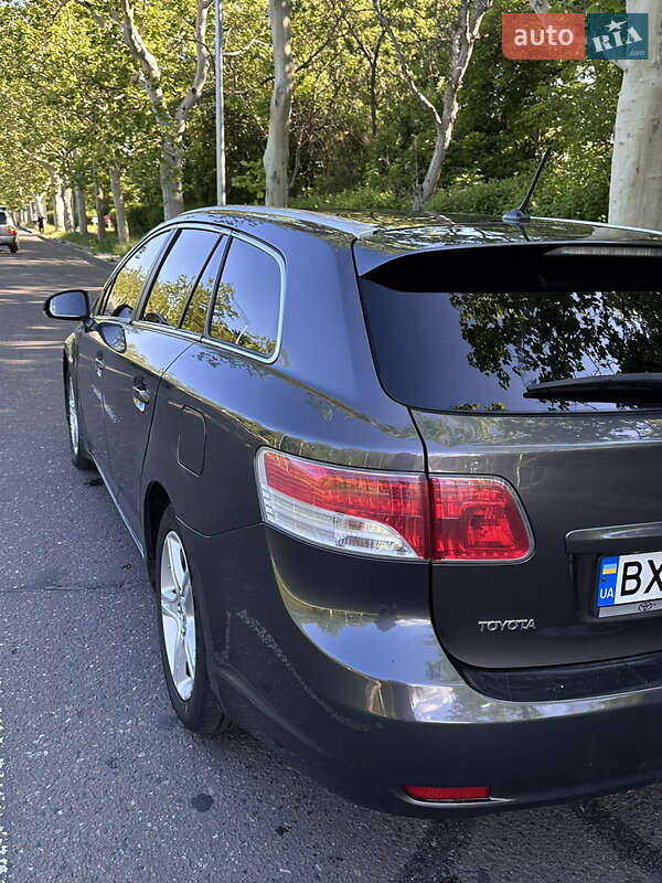 Універсал Toyota Avensis 2011 в Одесі