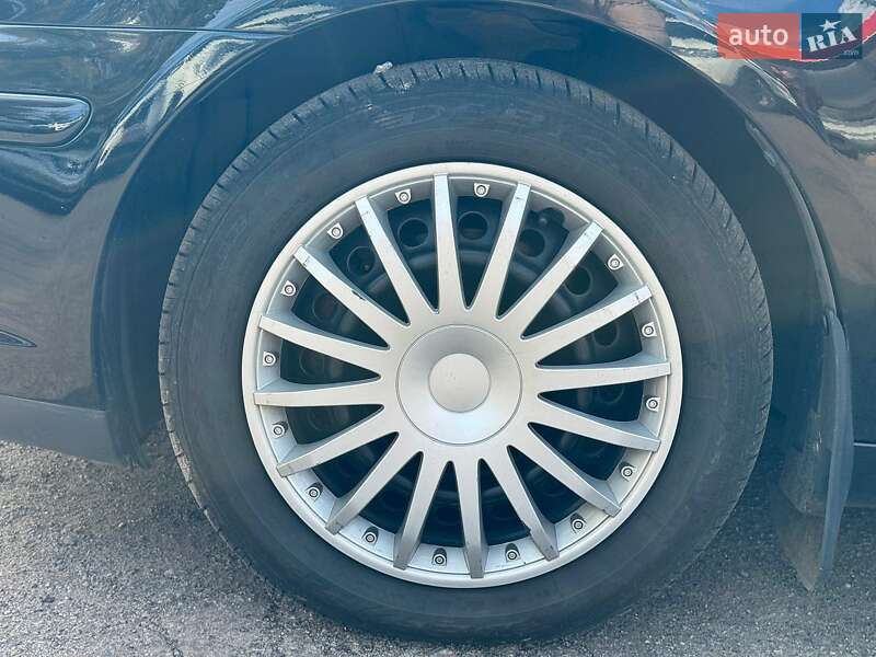 Седан Toyota Avensis 2007 в Виннице