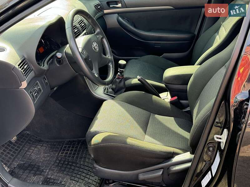 Седан Toyota Avensis 2007 в Виннице