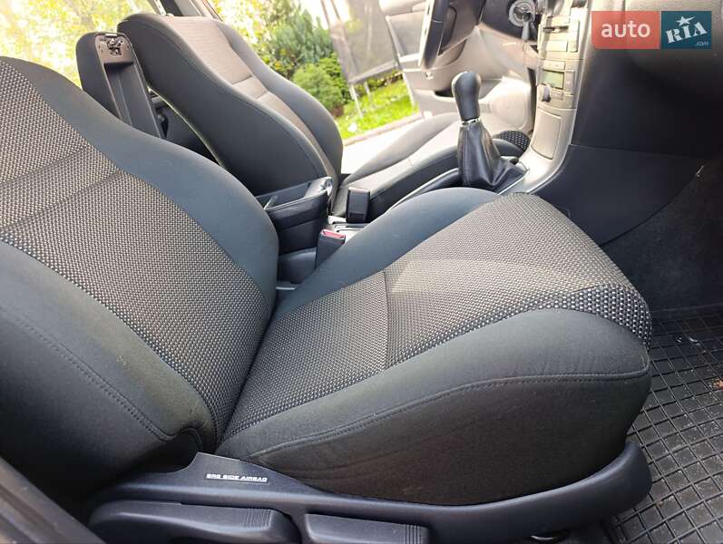 Универсал Toyota Avensis 2007 в Сарнах