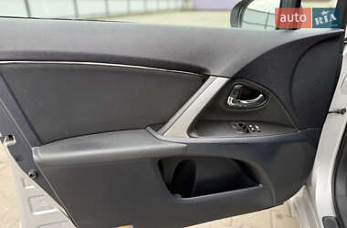 Универсал Toyota Avensis 2012 в 
