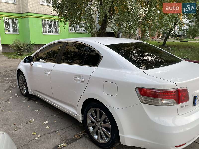 Седан Toyota Avensis 2011 в Киеве