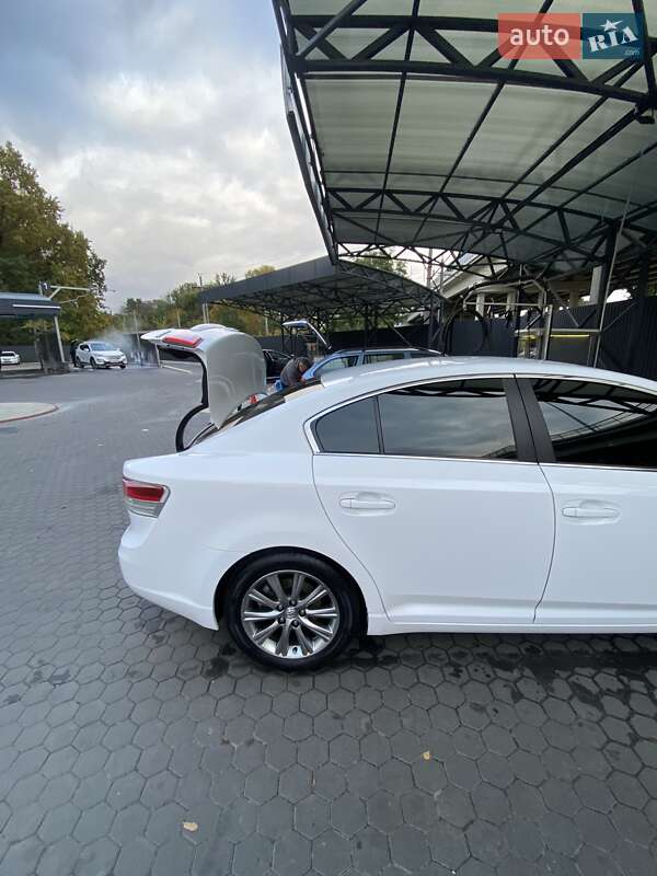 Седан Toyota Avensis 2011 в Киеве