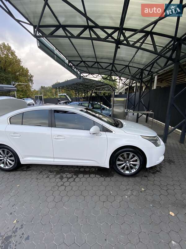 Седан Toyota Avensis 2011 в Киеве