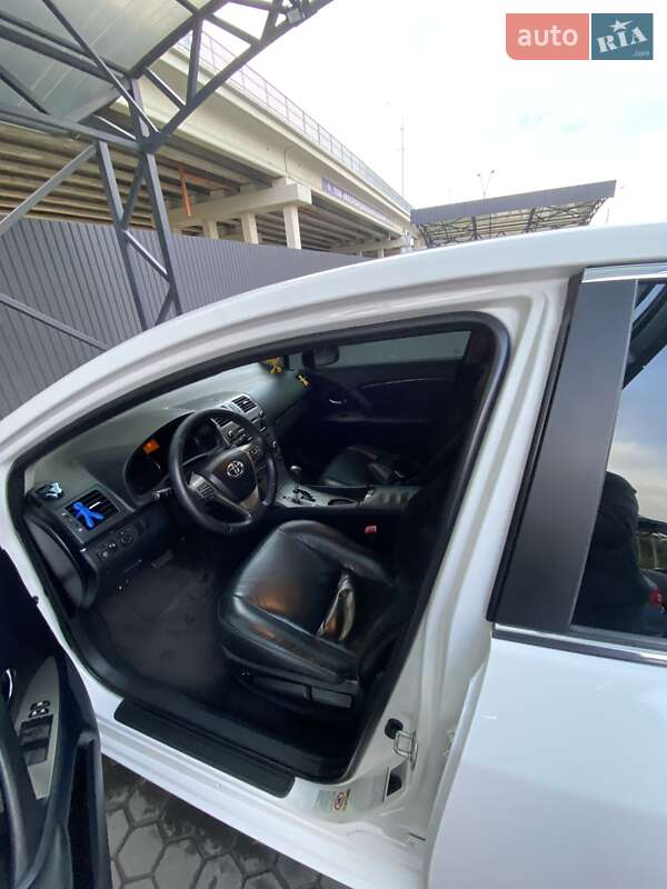 Седан Toyota Avensis 2011 в Киеве