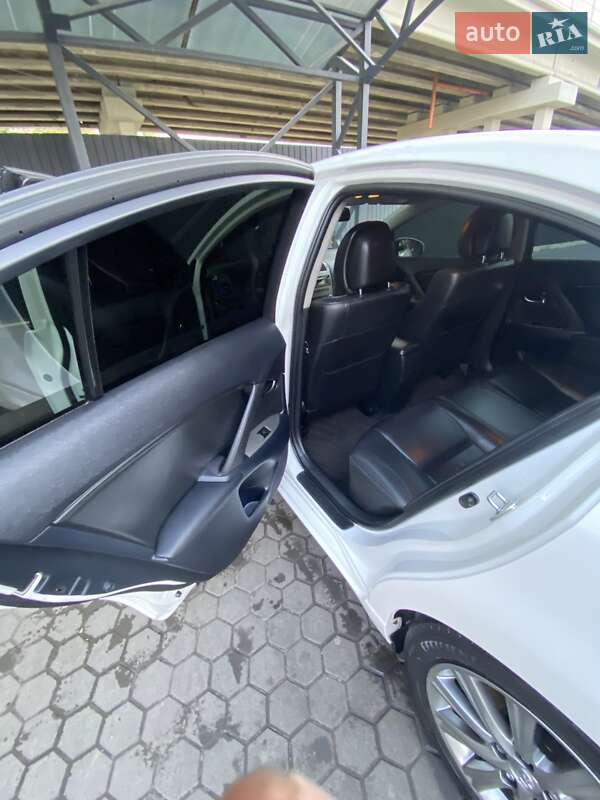 Седан Toyota Avensis 2011 в Киеве