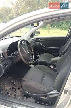 Седан Toyota Avensis 2003 в 