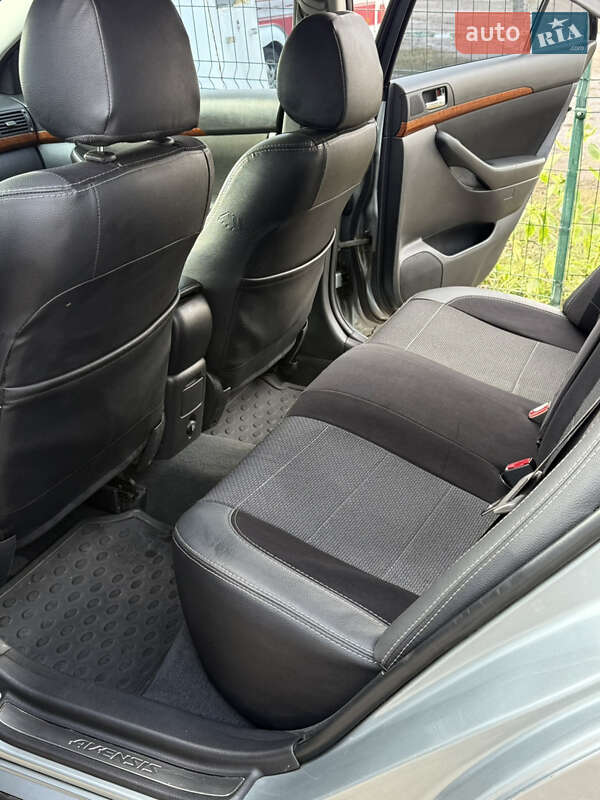 Седан Toyota Avensis 2008 в Одесі