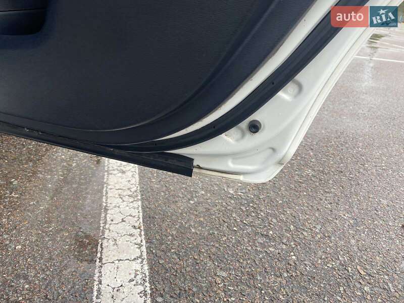 Седан Toyota Avensis 2012 в Житомирі