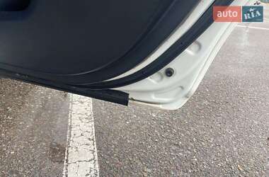 Седан Toyota Avensis 2012 в 
