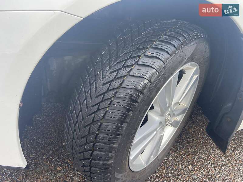 Седан Toyota Avensis 2012 в Житомирі