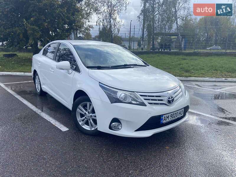 Седан Toyota Avensis 2012 в 