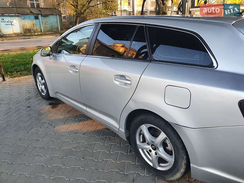 Універсал Toyota Avensis 2009 в Чернівцях