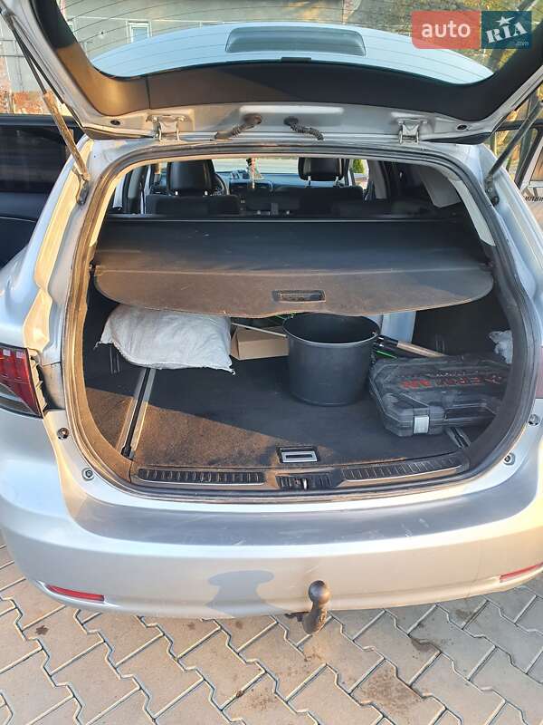 Універсал Toyota Avensis 2009 в Чернівцях