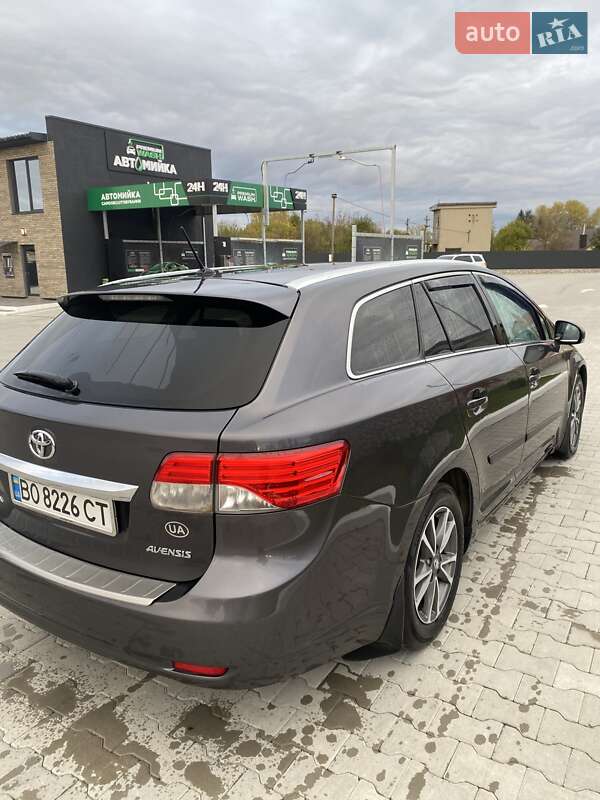 Універсал Toyota Avensis 2011 в Тернополі