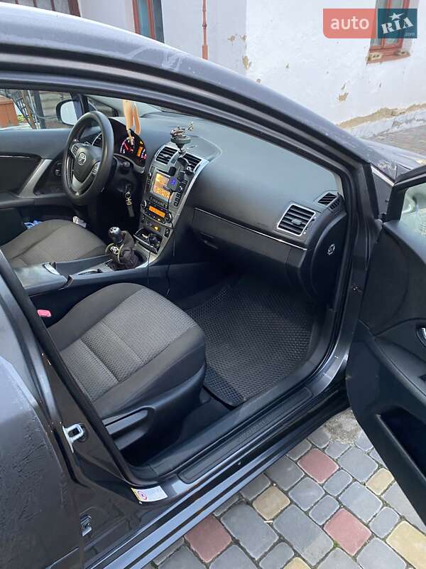 Універсал Toyota Avensis 2011 в Тернополі