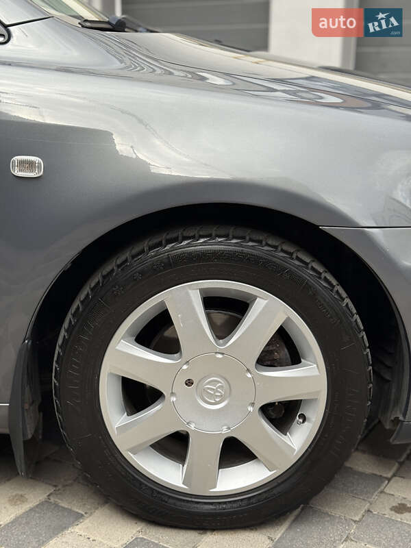 Лифтбек Toyota Avensis 2004 в Ивано-Франковске