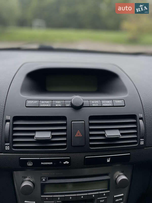 Лифтбек Toyota Avensis 2004 в Ивано-Франковске