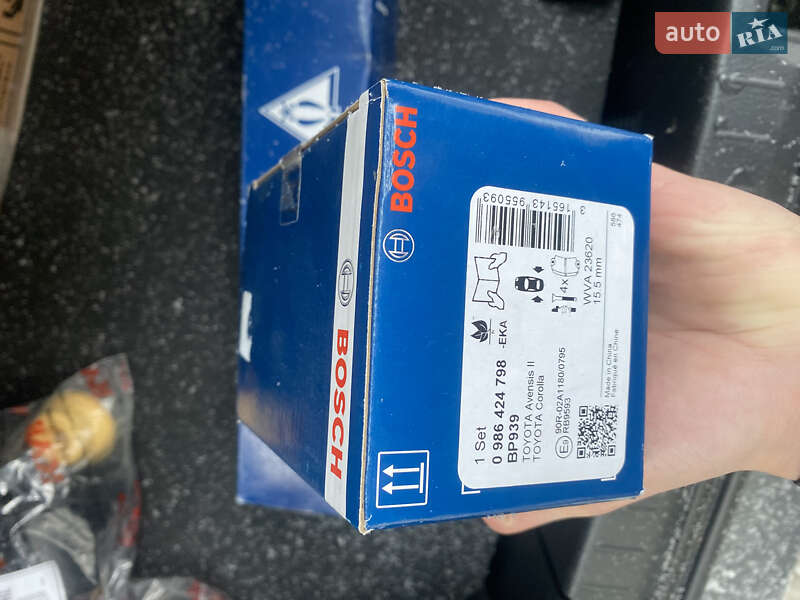 Лифтбек Toyota Avensis 2004 в Ивано-Франковске