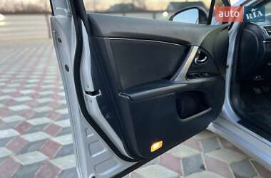 Универсал Toyota Avensis 2012 в 