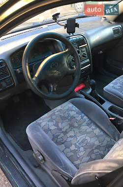 Лифтбек Toyota Avensis 1998 в 