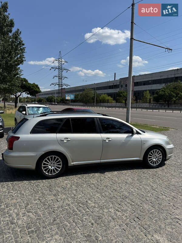 Універсал Toyota Avensis 2003 в Дніпрі