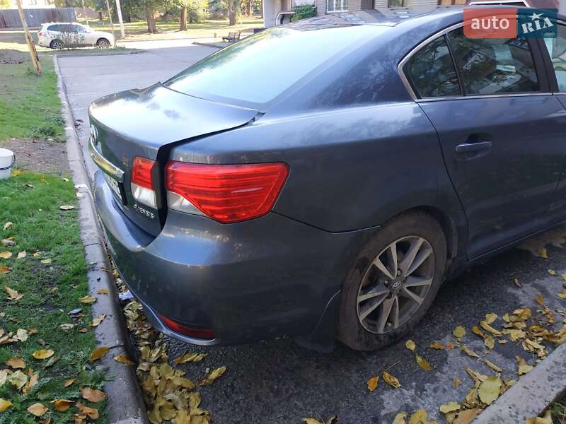Седан Toyota Avensis 2012 в Кривом Роге