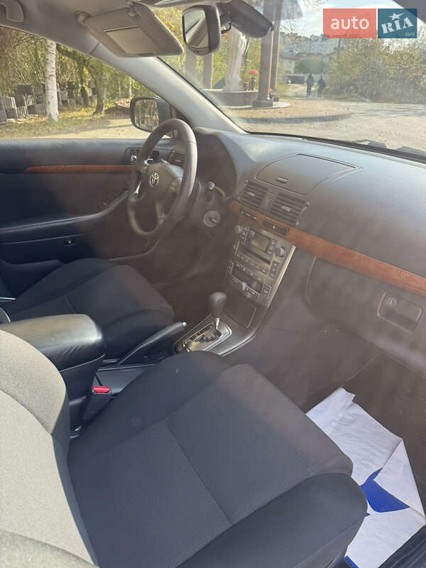 Седан Toyota Avensis 2008 в Ивано-Франковске