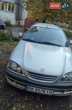 Універсал Toyota Avensis 2001 в Рівному