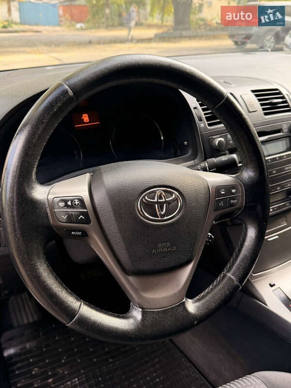 Седан Toyota Avensis 2008 в Днепре