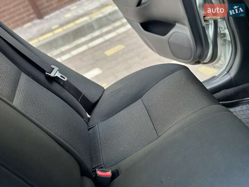 Седан Toyota Avensis 2007 в Дрогобичі