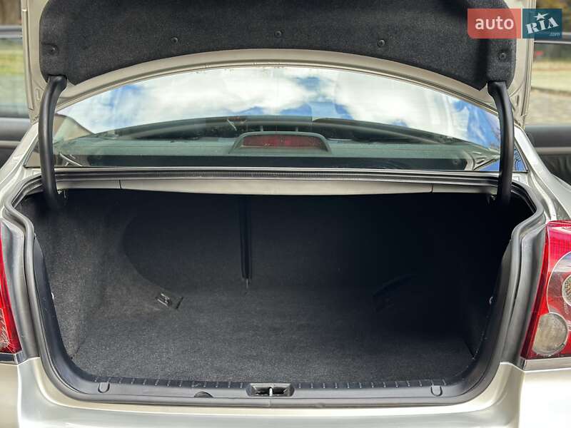 Седан Toyota Avensis 2007 в Дрогобичі