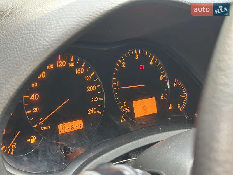 Седан Toyota Avensis 2007 в Дрогобичі