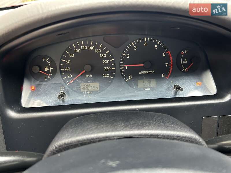 Седан Toyota Avensis 1999 в Одессе