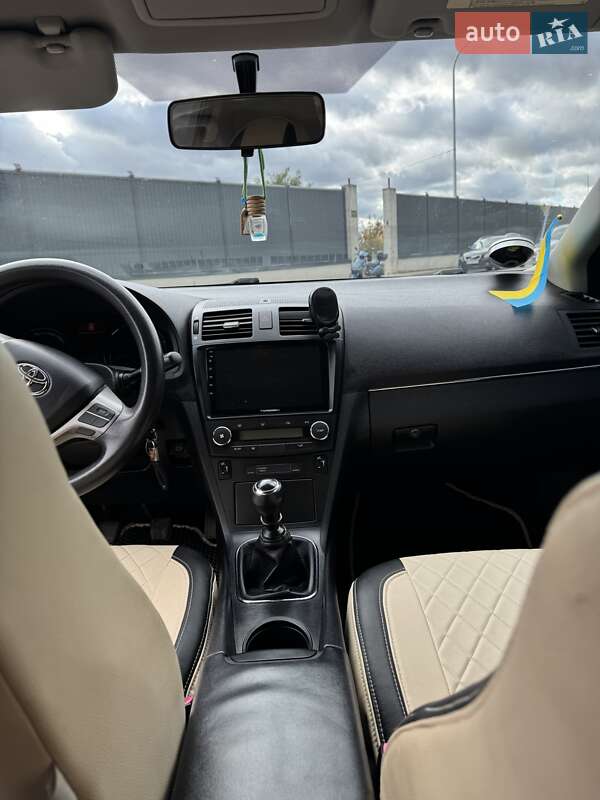 Седан Toyota Avensis 2009 в Рожище