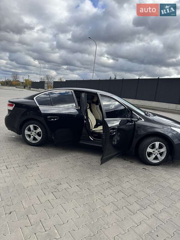 Седан Toyota Avensis 2009 в Рожище