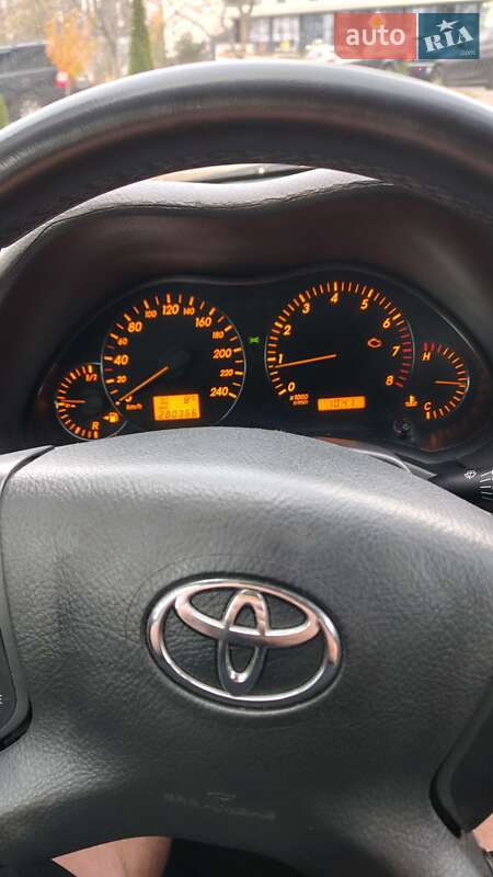 Універсал Toyota Avensis 2003 в Львові