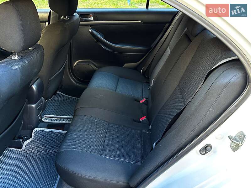 Лифтбек Toyota Avensis 2008 в Виннице фото 11 Лифтбек Toyota Avensis 2008 в Виннице