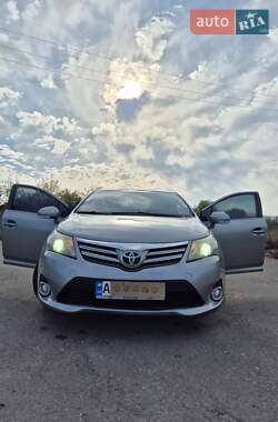 Седан Toyota Avensis 2012 в Бершаді