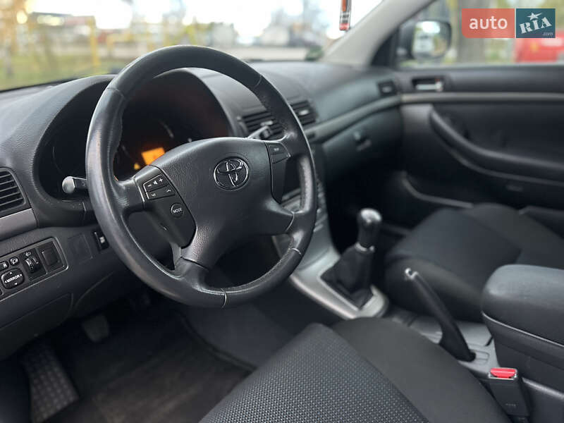 Лифтбек Toyota Avensis 2007 в Виннице