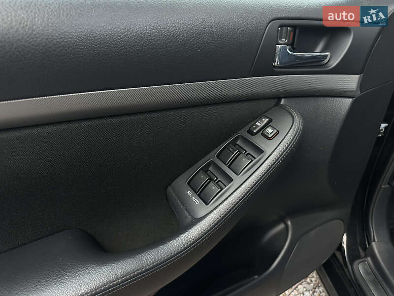 Лифтбек Toyota Avensis 2007 в Виннице