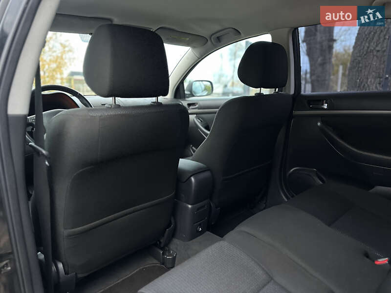 Лифтбек Toyota Avensis 2007 в Виннице