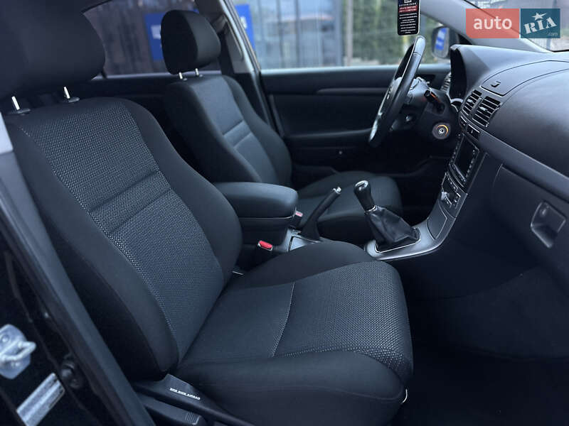 Лифтбек Toyota Avensis 2007 в Виннице