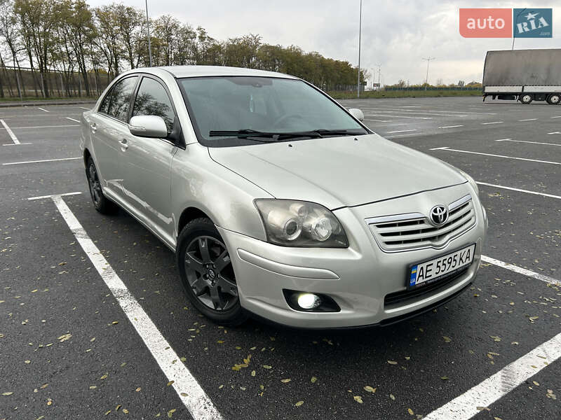Седан Toyota Avensis 2006 в Днепре