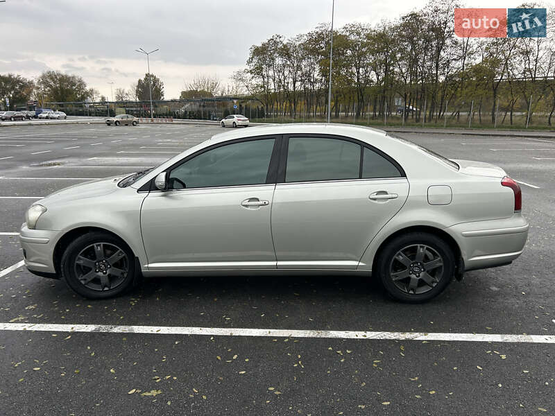 Седан Toyota Avensis 2006 в Днепре